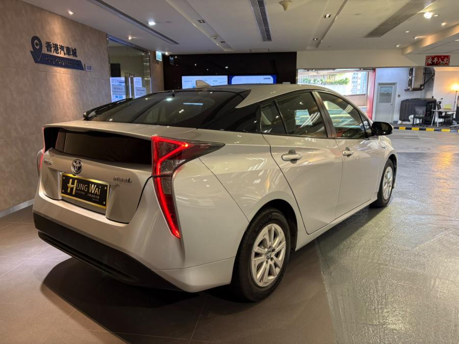 Prius 1.8 Hybrid S - Image 2